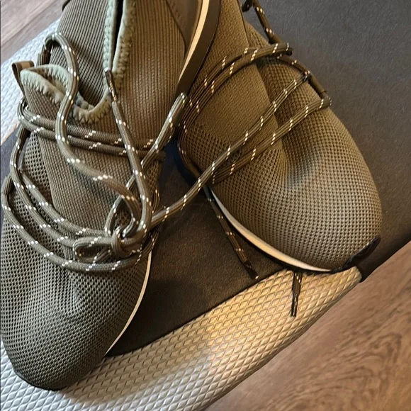 New Women's Olive Sneakers j slides 79 value - Picture 3 of 6